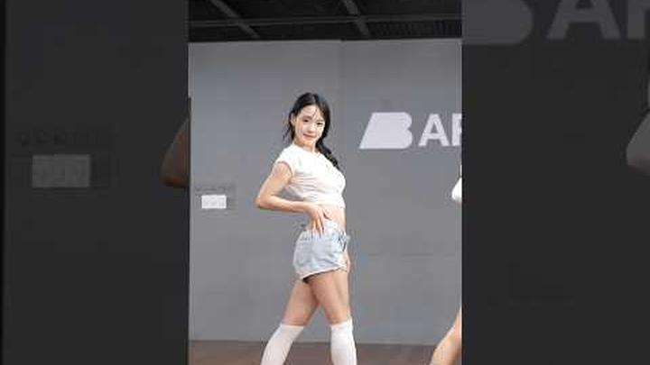 환한 미소는 우리를 힘내게 하지��  #likeyoubetter #민지 #Minji